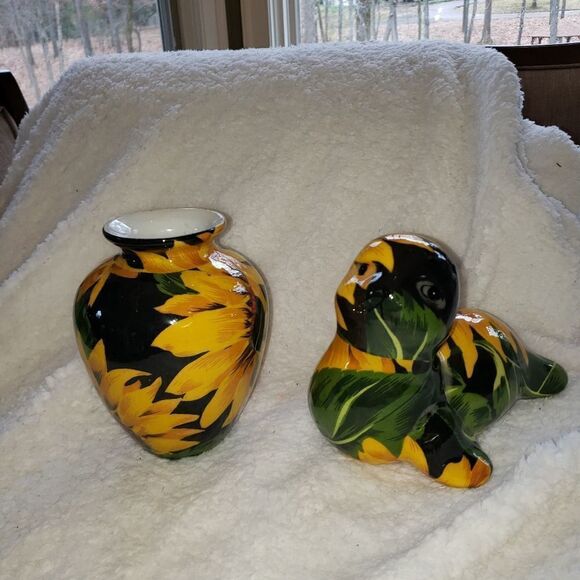 Seal & Vase  - Picture 2 of 5